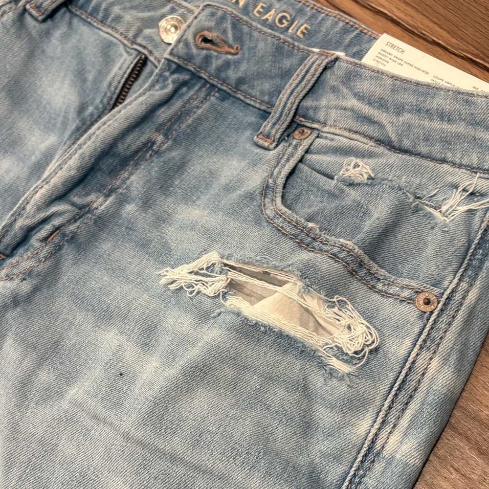 American Eagle | Distressed Light Blue Jeans - Picture 4 of 7